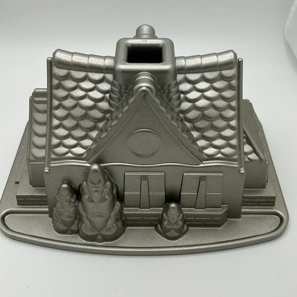 Nordic Ware Gingerbread House Bundt Silver NWOT - Picture 5 of 6